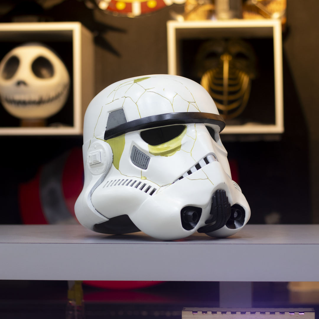 Casco Storm Trooper Ahsoka Star Wars lateral