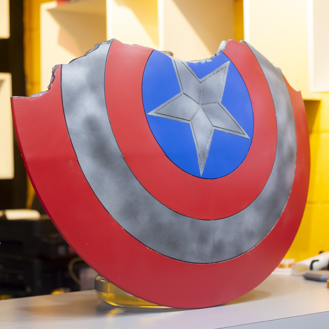 Escudo Roto Cap. América Marvel lateral
