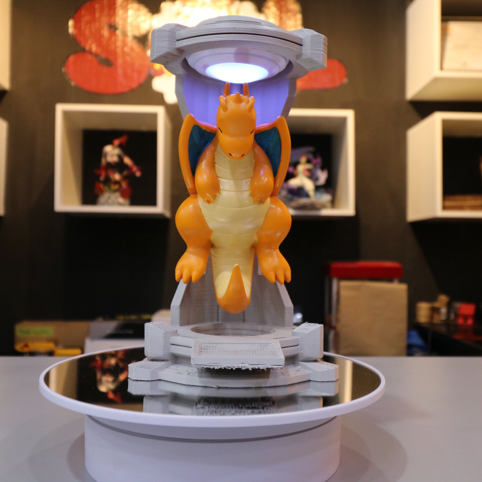 Cápsula Pokémon Dragonite XL con luz RGB